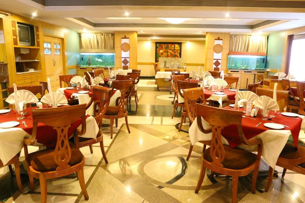 The Ambassador Hotel ปูเน่ ภายนอก รูปภาพ