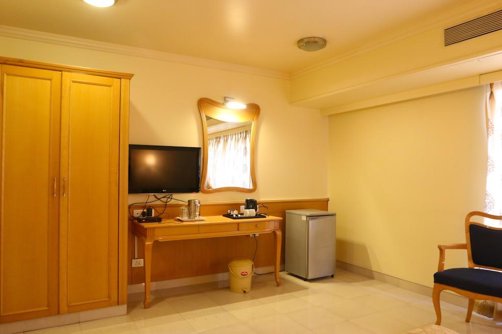 The Ambassador Hotel ปูเน่ ภายนอก รูปภาพ