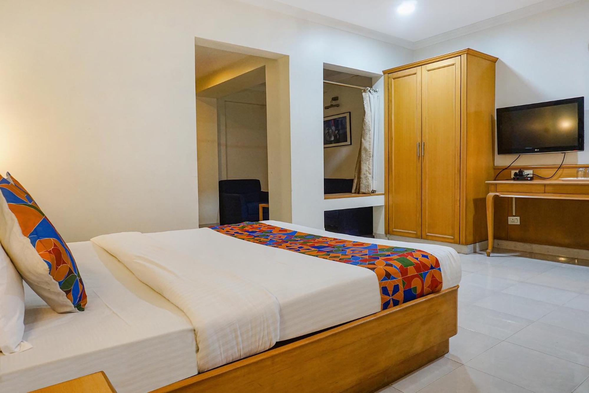 The Ambassador Hotel ปูเน่ ภายนอก รูปภาพ