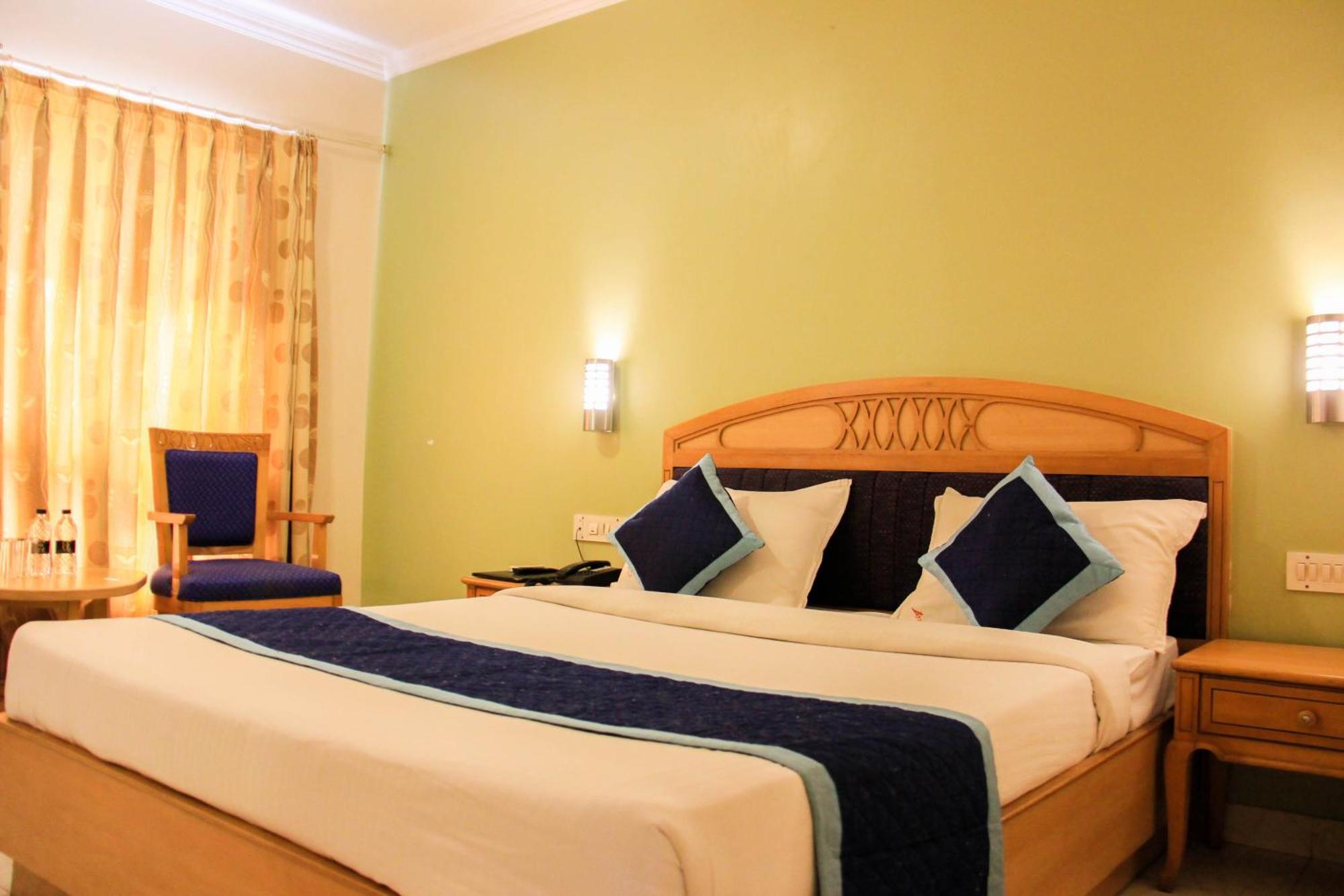 The Ambassador Hotel ปูเน่ ภายนอก รูปภาพ