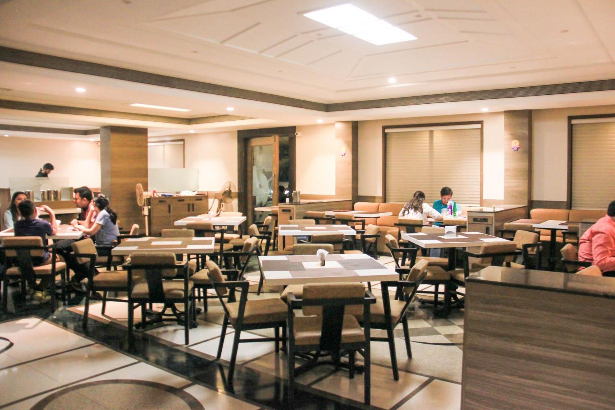 The Ambassador Hotel ปูเน่ ภายนอก รูปภาพ