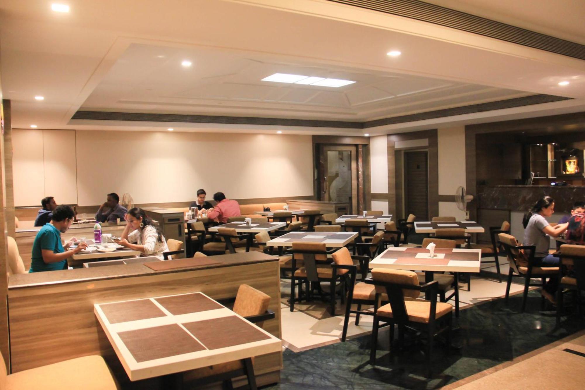 The Ambassador Hotel ปูเน่ ภายนอก รูปภาพ
